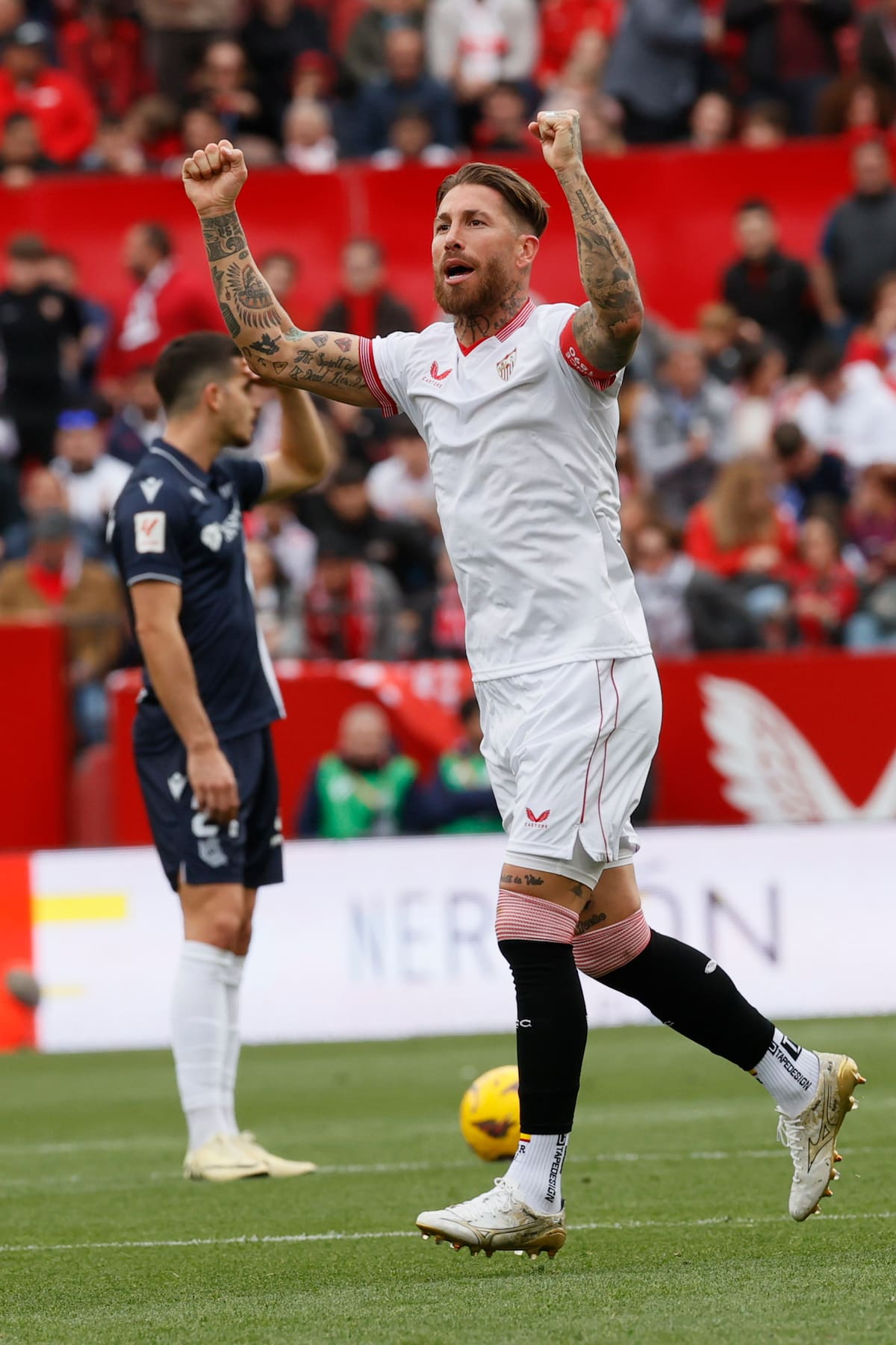 Sevilla, 02/03/2024.- El defensa del Sevilla Sergio Ramos celebra su gol contra la Real Sociedad, durante el partido de LaLiga EA Sports de la jornada 27 disputado este sábado en el estadio Ramón Sánchez-Pizjuán de Sevilla.- EFE/José Manuel Vidal