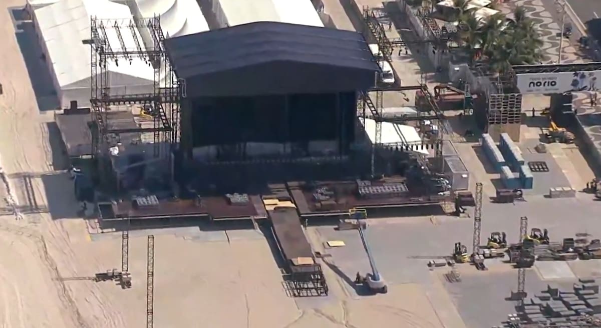 El montaje del escenario para Shakira en Río dejó una víctima mortal este domingo.