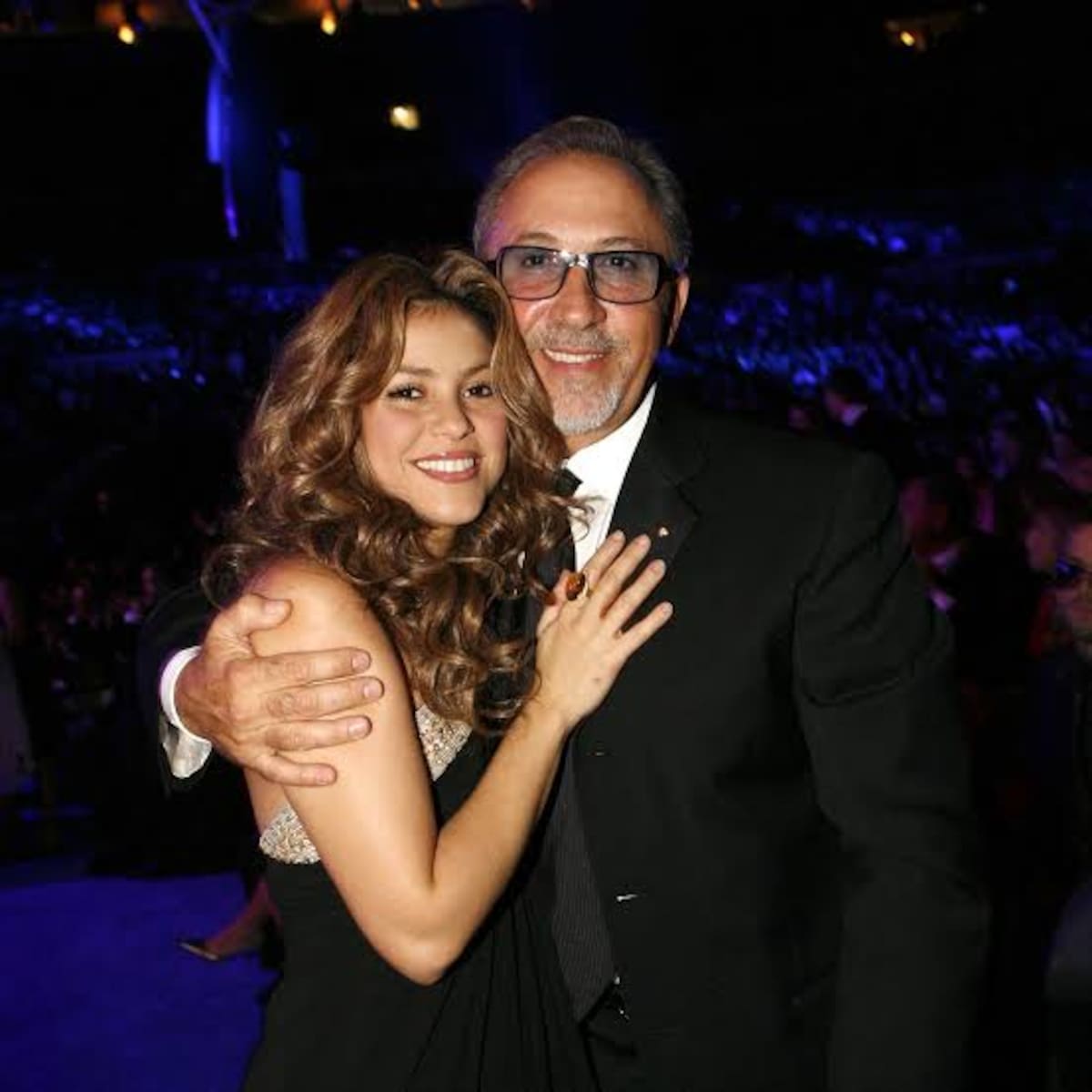 Shakira y Emilio Estefan en los Latin Grammy de 2006.Foto: RODRIGO VARELA/GETTY IMAGES