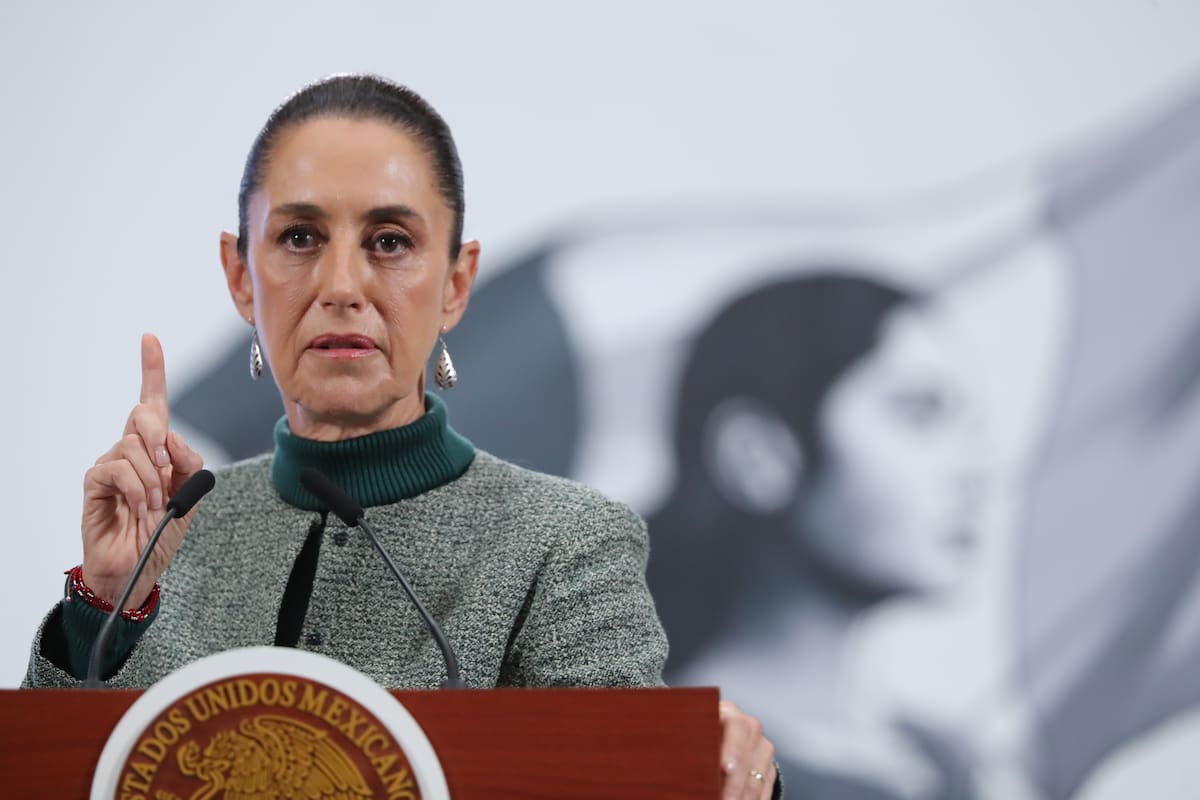 La presidenta de México, Claudia Sheinbaum, habla durante una rueda de prensa, en el Palacio Nacional de Ciudad de México (México). Sheinbaum expresó su desacuerdo con el plan fiscal aprobado el jueves por el Congreso de EE.UU. que, entre otras cosas, contempla un presupuesto de 170.000 millones de dólares para reforzar la seguridad fronteriza, las deportaciones y la construcción de centros de detención de migrantes como el conocido como 'Alligator Alcatraz'. EFE/ Mario Guzmán
