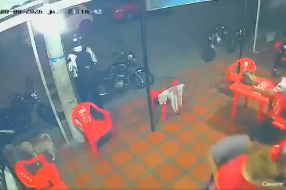 Dos hombres a pie dispararon contra las personas que estaban sentadas en las bancas del parque Las Nieves y huyeron en una motocicleta. Dos capturados y un adolescente aprehendido.
