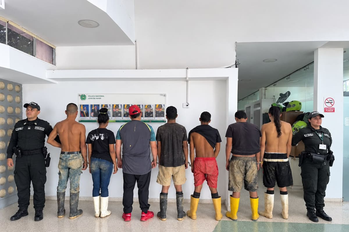 Siete personas fueron capturadas durante un operativo contra la minería ilegal en la escarpa occidental de Bucaramanga.