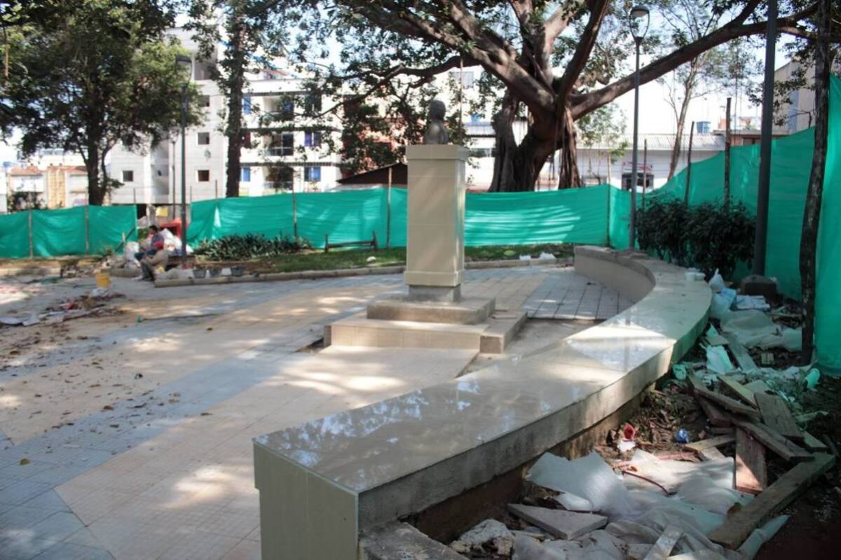 Los trabajos que se realizan en el parque Antonia Santos corresponden únicamente a la parte céntrica de este escenario. (Foto: Javier Gutiérrez / VANGUARDIA LIBERAL)