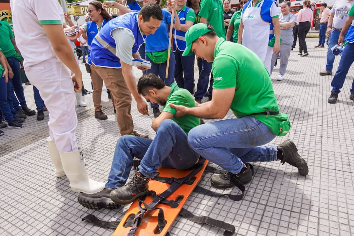 Empresas públicas y privadas de Barrancabermeja participaron en el Simulacro Nacional de Respuesta a Emergencias, con ejercicios de evacuación para evaluar los protocolos de seguridad y la capacidad de reacción ante un sismo.
Suministrada/Vanguardia
