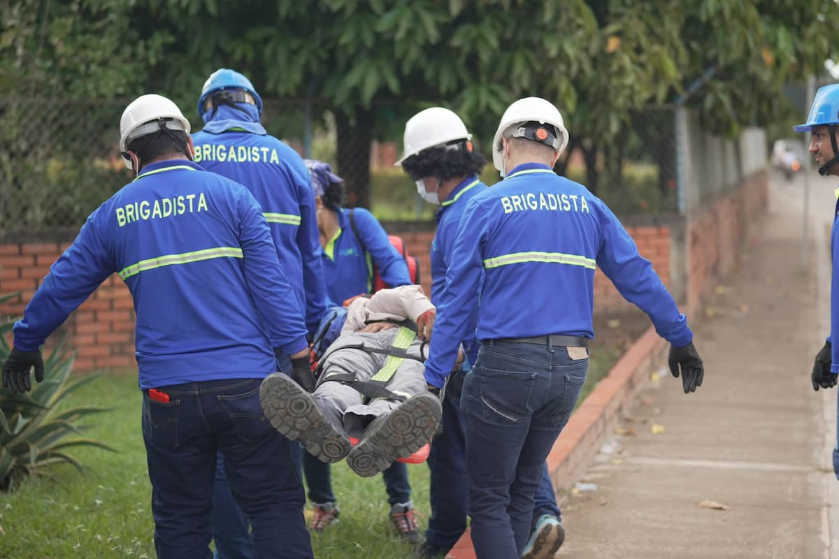 Empresas públicas y privadas de Barrancabermeja participaron en el Simulacro Nacional de Respuesta a Emergencias, con ejercicios de evacuación para evaluar los protocolos de seguridad y la capacidad de reacción ante un sismo.
Suministrada/Vanguardia