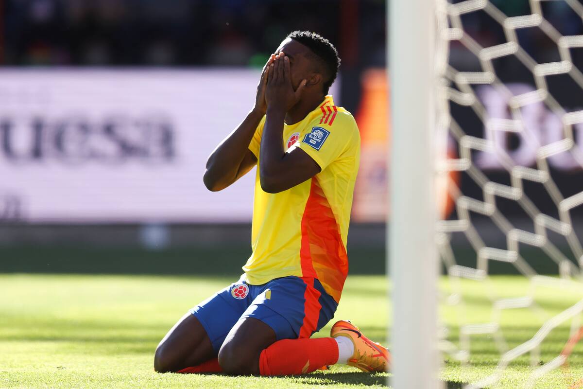 Sin gol, sin puntos y sin invicto: Colombia sufrió por la altura y cayó ante Bolivia en las Eliminatorias. EFE/ Luis Gandarillas