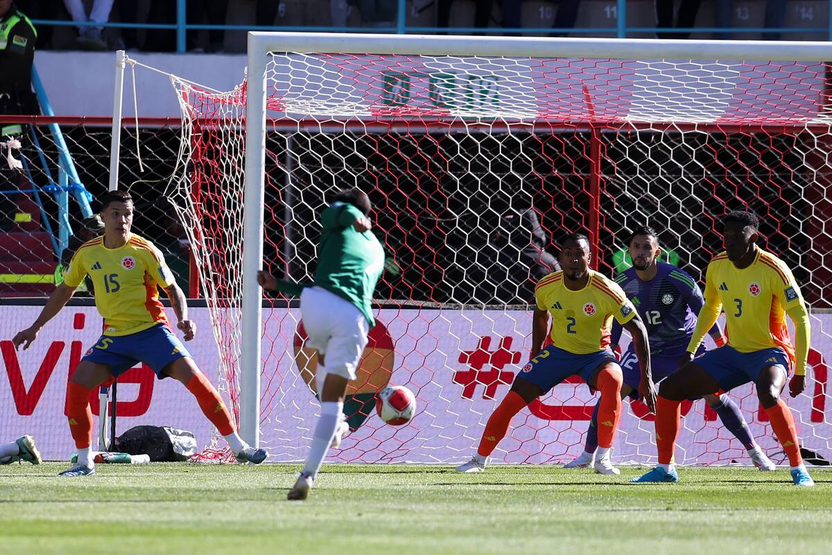 Sin gol, sin puntos y sin invicto: Colombia sufrió por la altura y cayó ante Bolivia en las Eliminatorias. //EFE