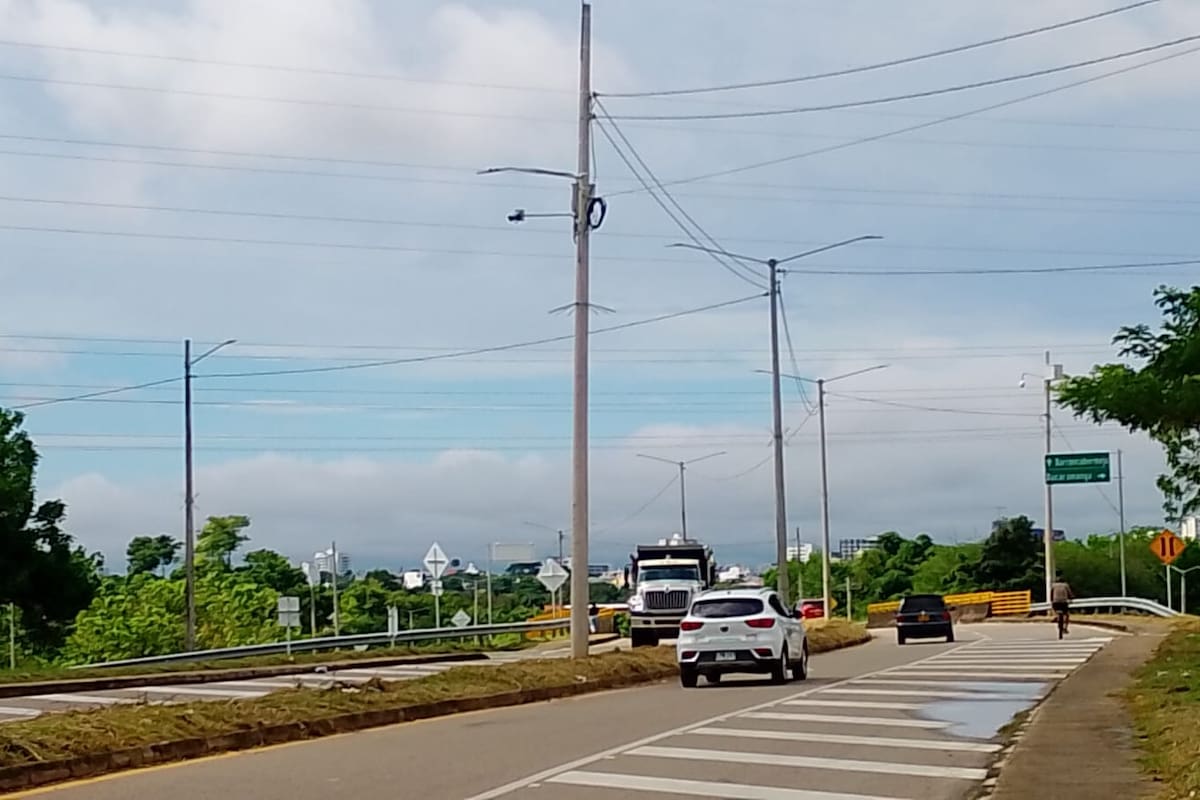 Según los habitantes, hay tramos de la vía Yuma donde la oscuridad es total, lo que aumenta la inseguridad y el riesgo de accidentes. Foto suministrada/VANGUARDIA