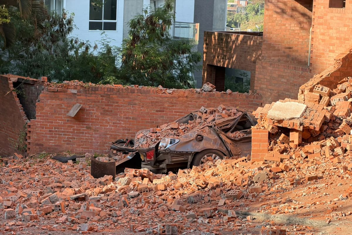Edificaciones destruidas en Cali tras el sismo de 7,4. // Foto: X - Caracol Radio.