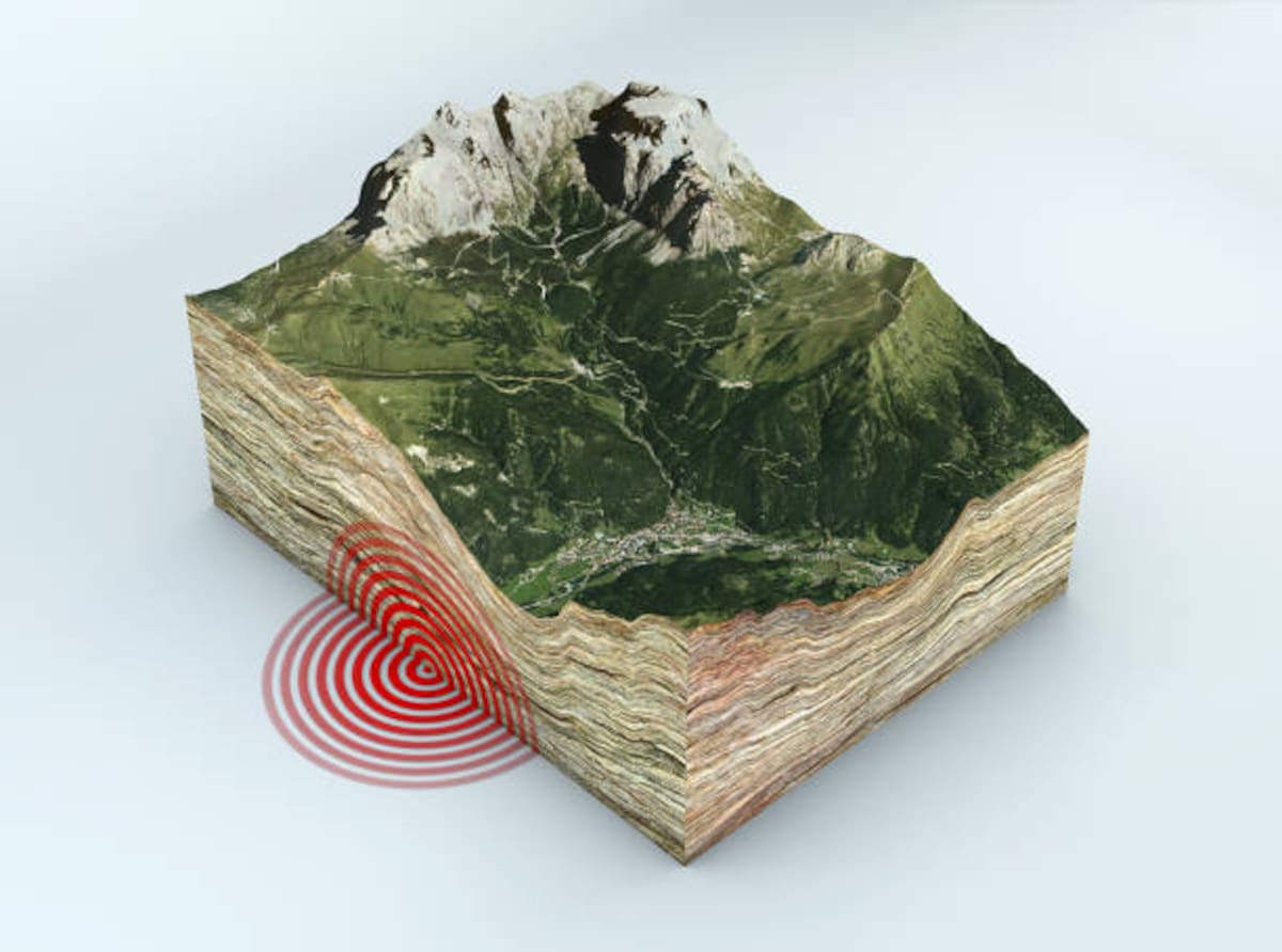 La profundidad influye en cómo se siente un sismo. Las ondas sísmicas pueden percibirse en áreas más amplias dependiendo de las características y profundidad del movimiento.