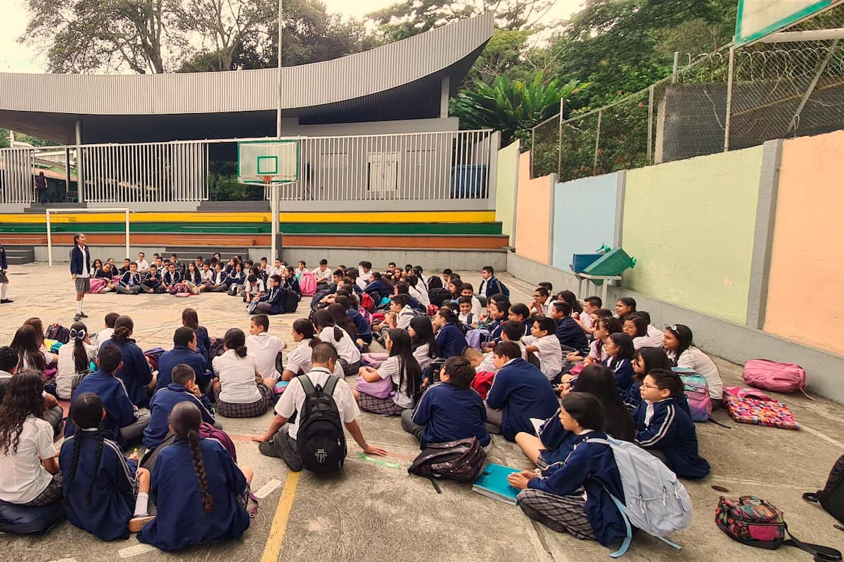 El colegio ‘Bicentenario’ tiene su sede en el barrio Álvarez, de Bucaramanga. (Foto suministrada / VANGUARDIA)