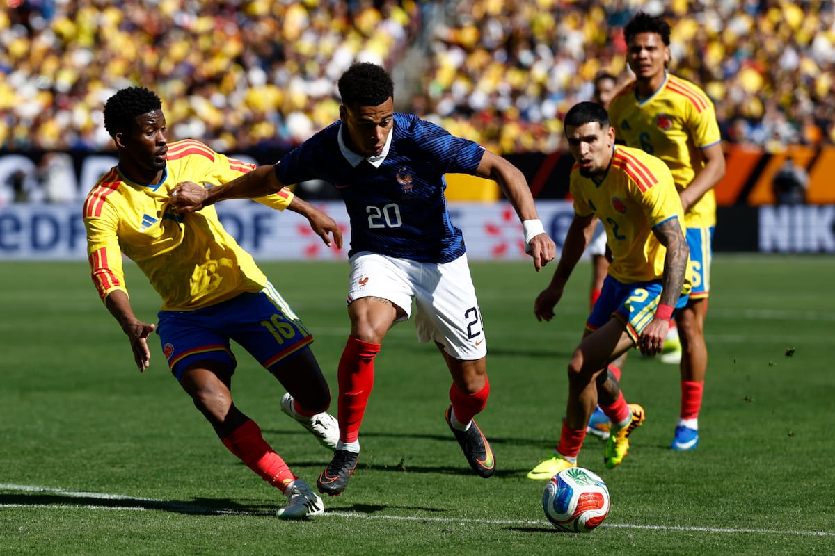 LANDOVER (United States), 29/03/2026.- Frances Desire Doue (C) in action against Colombia's Jefferson Lerma (L) during the friendly soccer match between Colombia and France in Landover, Maryland, USA, 29 March 2026. (Futbol, Amistoso, Francia) EFE/EPA/WILL OLIVER