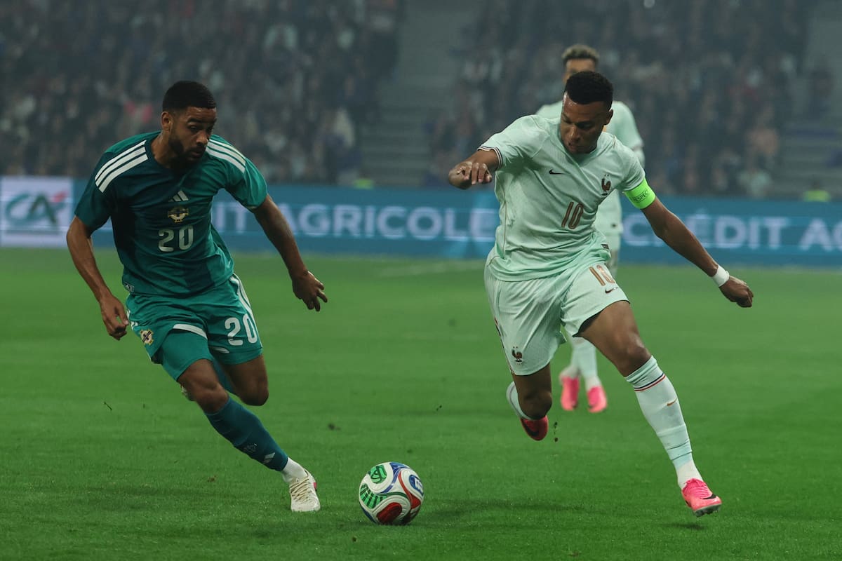 LILLE (France), 08/06/2026.- Kylian Mbappe of France in action against Brodie Spencer (L) of Northern Ireland during the international friendly soccer match between France and Northern Ireland in Lille, France, 08 June 2026. (Futbol, Amistoso, Francia, Irlanda) EFE/EPA/MOHAMMED BADRA