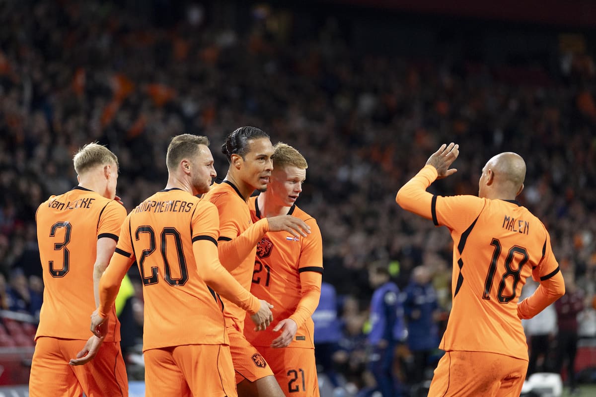 Amsterdam (Netherlands), 27/03/2026.- (L-R) Jan Paul van Hecke, Teun Koopmeiners, Virgil van Dijk, Kees Smit and Donyell Malen of the Netherlands celebrate the 1-1 goal during the friendly international soccer match between the Netherlands and Norway at the Johan Cruijff Arena in Amsterdam, the Netherlands, 27 March 2026. (Futbol, Amistoso, Países Bajos; Holanda, Noruega) EFE/EPA/KOEN VAN WEEL