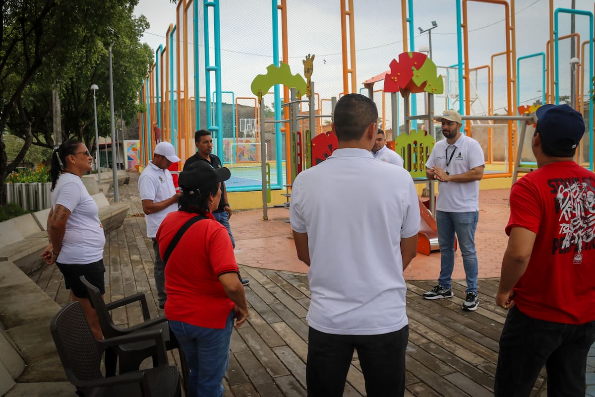 La Alcaldía inició la socialización de las intervenciones que se ejecutarán en 12 espacios públicos de Barrancabermeja, donde se realizarán labores de limpieza, mantenimiento y embellecimiento.
Suministrada/Vaguardia