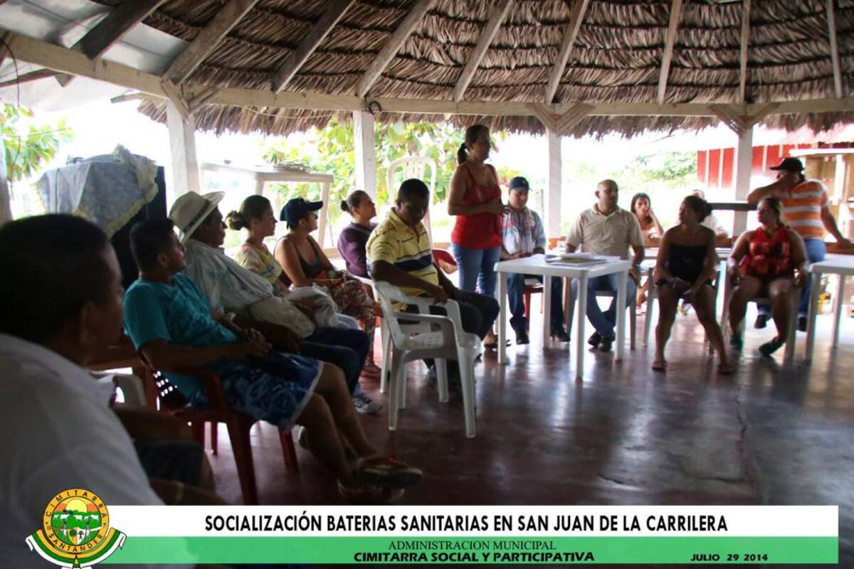 En la vereda San Juan de la Carrilera de Cimitarra, la concejala Elizabeth Gil Peña y funcionarios de la Alcaldía se dieron cita para socializar obras de inversión social en ese sector rural. (Foto: Suministrada ALCALDÍA /VANGUARDIA LIBERAL )