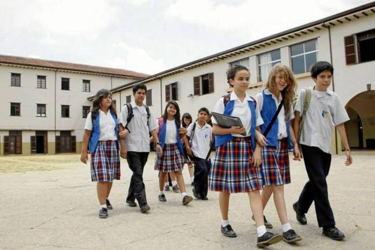 El inicio del año escolar 2026 en la Normal Superior de Bucaramanga estuvo marcado por protestas de estudiantes y padres de familia por las nuevas medidas de la rectoría.