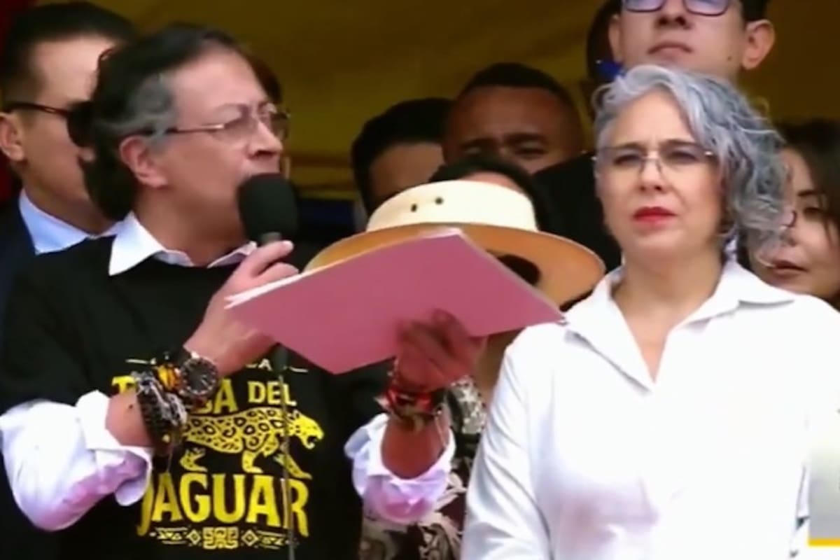 En su último discurso del 20 de Julio como presidente, Gustavo Petro aseguró que la pieza histórica debe permanecer como un legado del proceso de paz del M-19 y expresó que teme por su conservación tras el cambio de Gobierno. Foto: Captura de video