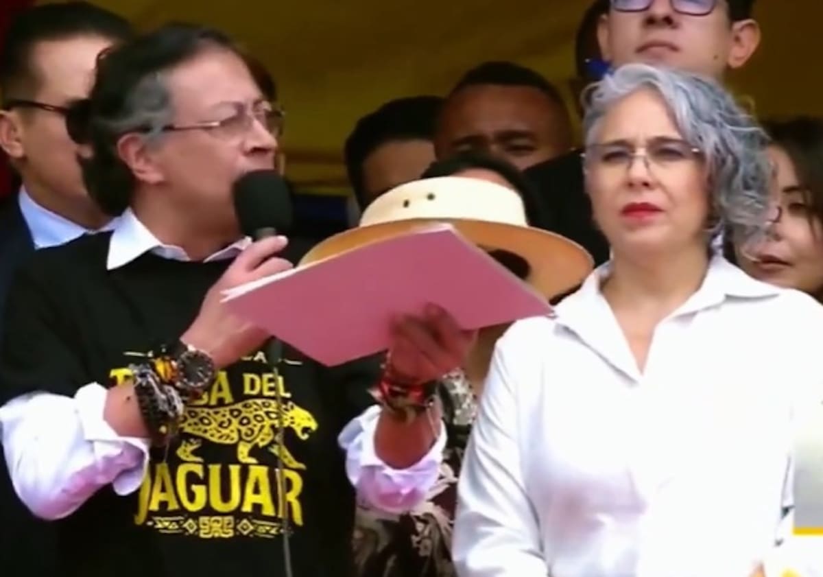 En su último discurso del 20 de Julio como presidente, Gustavo Petro aseguró que la pieza histórica debe permanecer como un legado del proceso de paz del M-19 y expresó que teme por su conservación tras el cambio de Gobierno. Foto: Captura de video