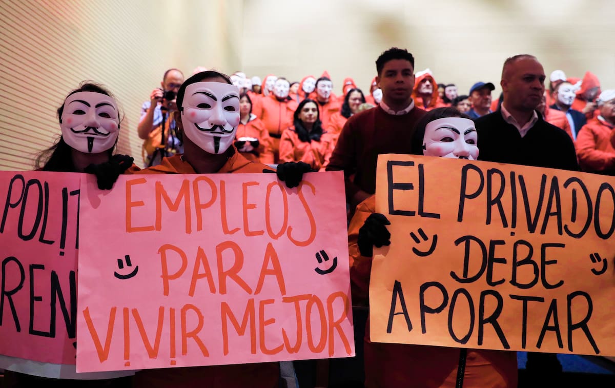 Decenas de personas la acompañaron disfrazadas de la 'Casa de papel'.
EFE/ Carlos Ortega