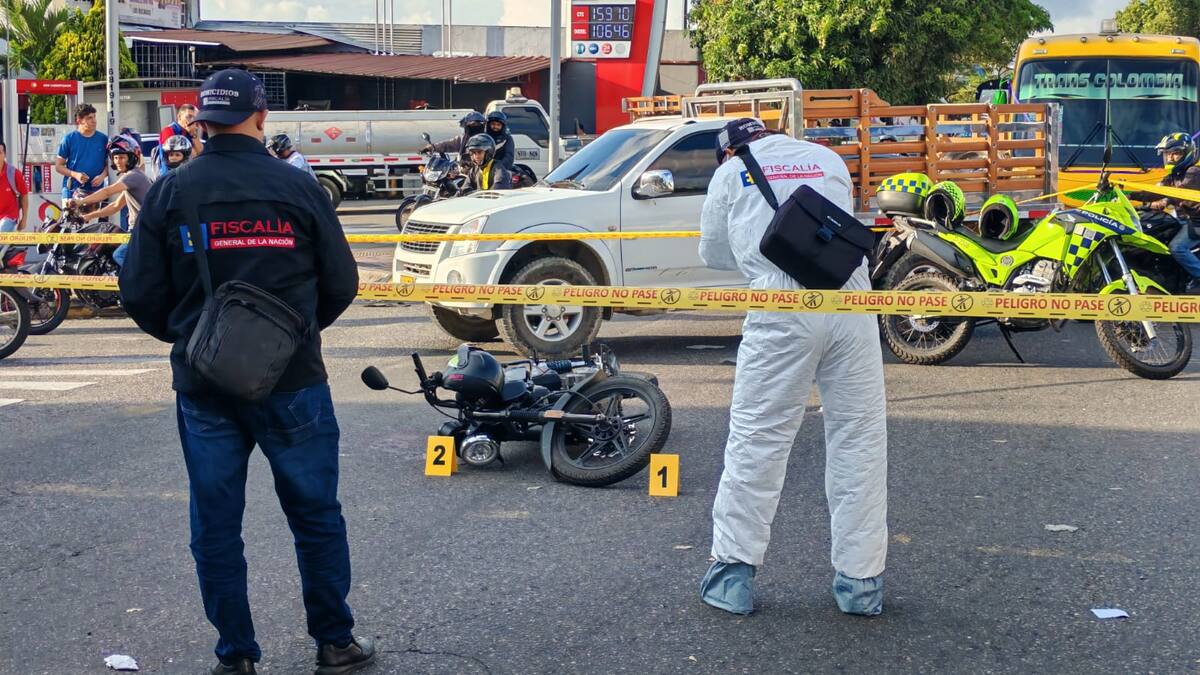 Sonia Smith Toloza Martínez fue atacada a tiros mientras se movilizaba en su motocicleta por la carrera 15 con calle 21.
Fotografías: Marco Valencia/VANGUARDIA.