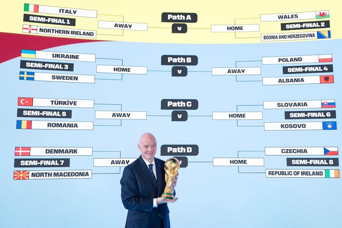 El presidente de la FIFA Gianni Infantino durante el sorteo de la repesca para el Mundial de 2026. //Foto, EFE: CLAUDIO THOMA