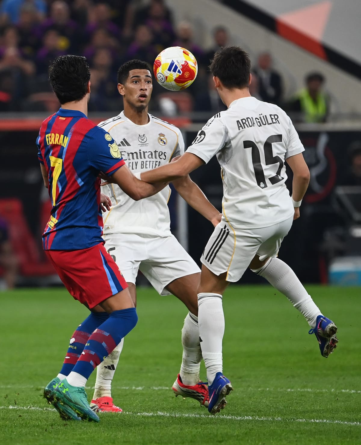 Jeddah (Saudi Arabia), 11/01/2026.- (L-R) Barcelona's Ferran Torres, Real Madrid's Jude Bellingham and Real Madrid's Arda Guler in action during the Spanish Super Cup final soccer match between FC Barcelona and Real Madrid in Jeddah, Saudi Arabia, 11 January 2026. (Arabia Saudita) EFE/EPA/STRINGER