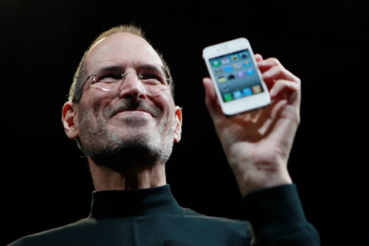 Desde su lanzamiento en 2007, ha habido numerosas iteraciones del iPhone, cada una con sus propias innovaciones y mejoras. Este dispositivo icónico no solo es un testimonio del genio de Steve Jobs y el equipo de Apple, sino que también representa cómo la tecnología puede impactar profundamente en la sociedad y la cultura. / VANGUARDIA Tomada de internet
