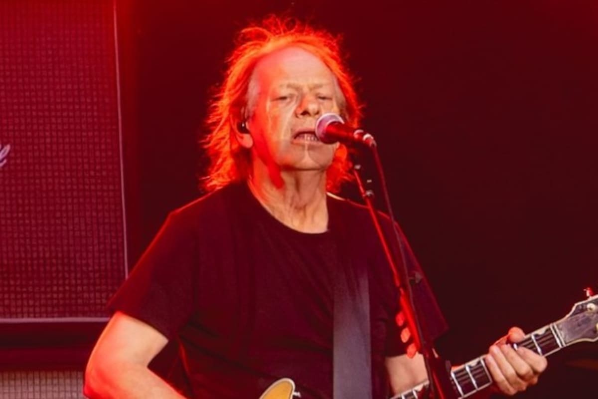 Stevie Young fue ingresado a una clínica en Buenos Aires