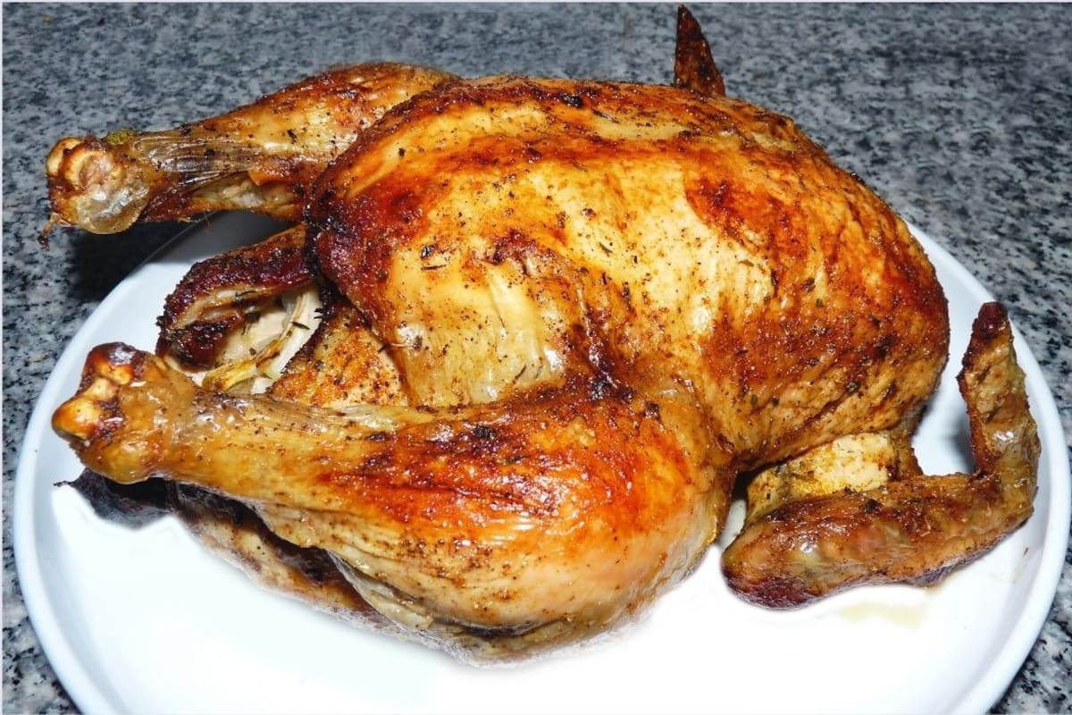Subió un 10,9 % el precio del pollo asado en Colombia por mayores costos laborales. | Foto: Canva / Vanguardia