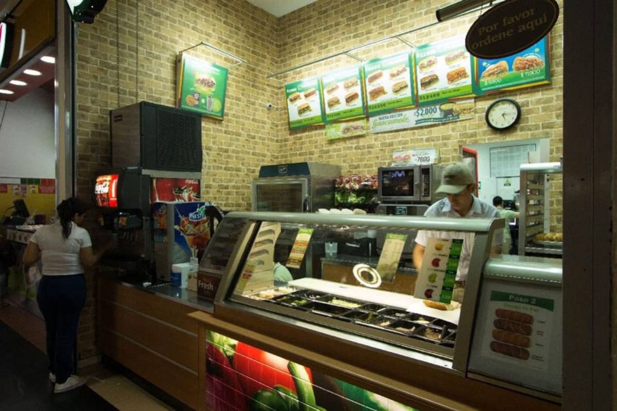 Inicialmente, el local de Subway ubicado en el centro de la ciudad sumaba en ventas diarias más de $2 millones y cesó operaciones registrando ventas de $1,2 millones. (Foto: Archivo / VANGUARDIA LIBERAL)