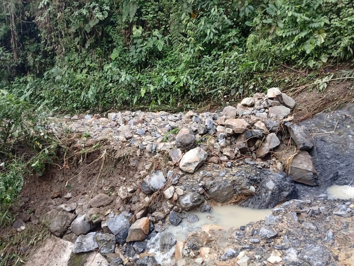Las lluvias han generado derrumbes en vías que comunican con centros poblados y corregimientos, dejando a varios de ellos incomunicados.