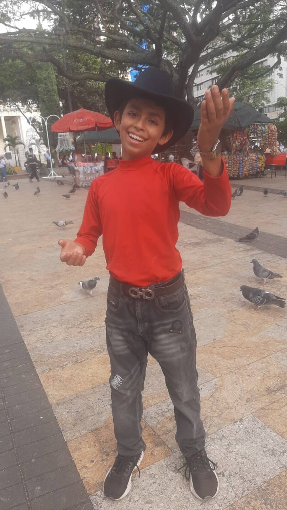 Kevin Montoya, artista nacido en Itagüí y múltiple ganador de la Trova a nivel nacional, destacó el impacto de la canción que los unió en tarima.