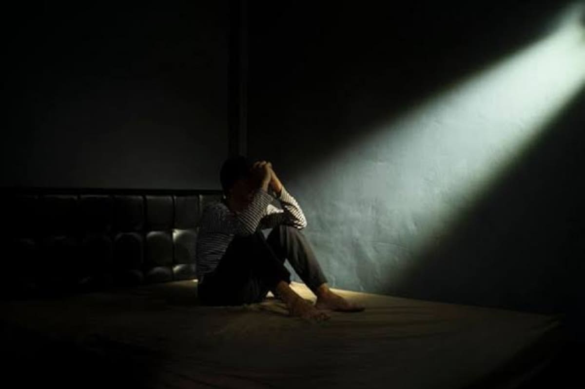 La prevención del suicidio requiere atención a la salud mental durante todo el año.