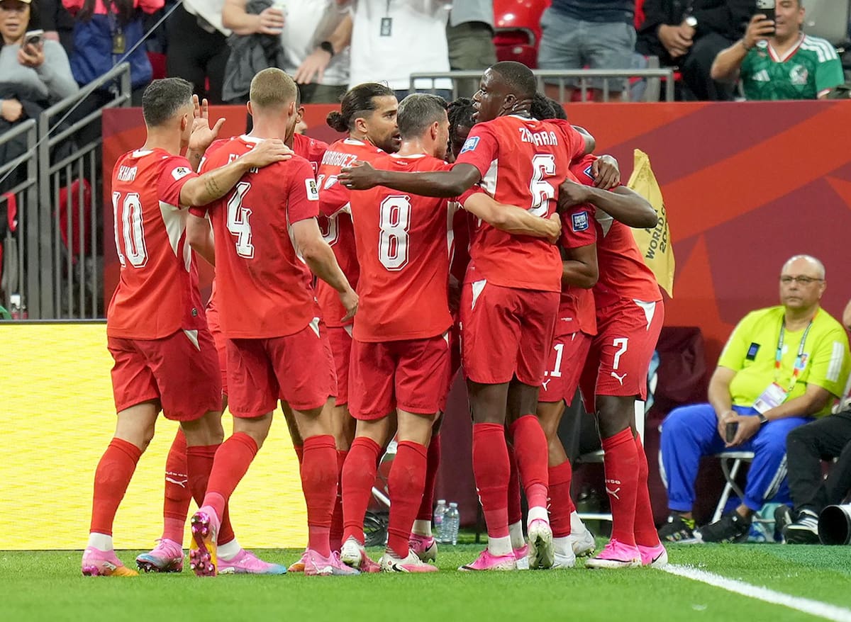 VANCOUVER (Canada), 03/07/2026.- Players of Switzerland celebrate after scoring the opening goal during the FIFA World Cup 2026 Round of 32 match Switzerland against Algeria, in Vancouver, Canada, 03 July 2026. (Suiza) EFE/EPA/BOB FRID