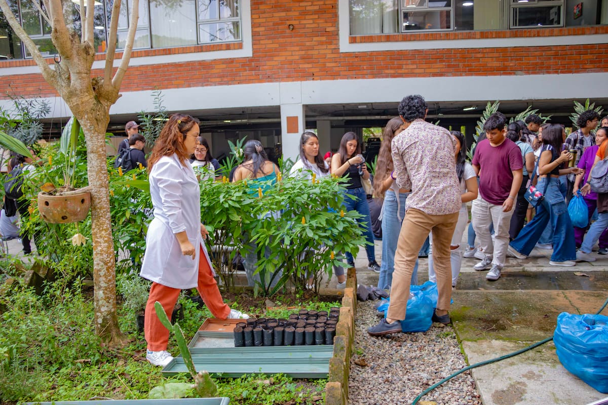 Con una formación de cuatro semestres y un nivel académico equivalente al de una tecnología, el nuevo técnico avanzado de UNAB TEC busca acelerar el ingreso de sus estudiantes al sector productivo. - Suministradas UNAB/VANGUARDIA