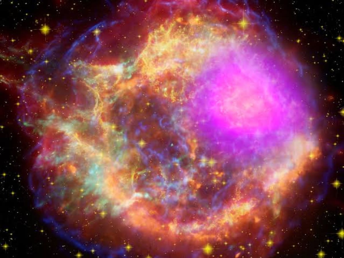 Una supernova es una gigantesca y violenta explosión estelar que ocurre al final de la vida de una estrella.