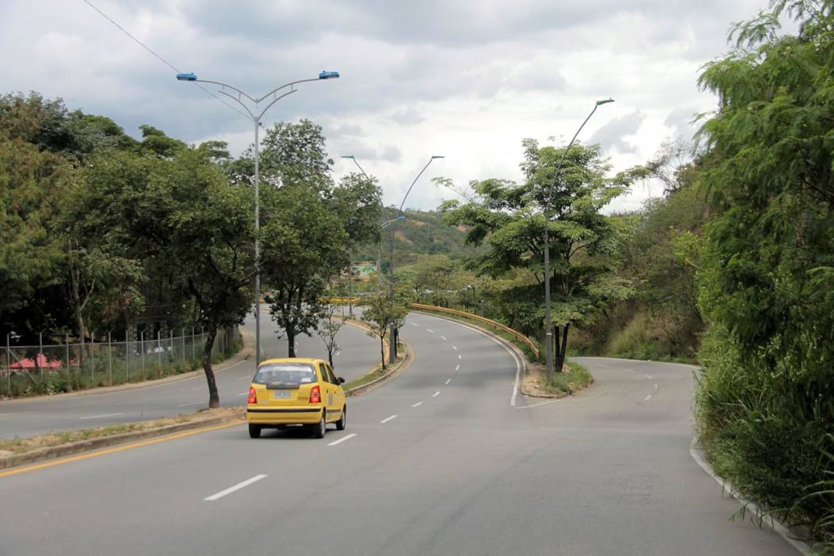 El AMB dice que en los próximos tres meses se mirará si la propuesta es viable financiera y técnicamente. La vía uniría al sector de El Bueno (foto) con el Anillo Vial Floridablanca - Girón. (Foto: Elver Rodríguez / VANGUARDIA LIBERAL)