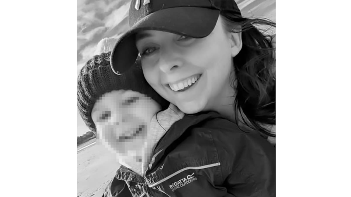 Susan Kirkness y su hijo fueron atacados por miles de abejas en Escocia. // Foto: tomada de Facebook