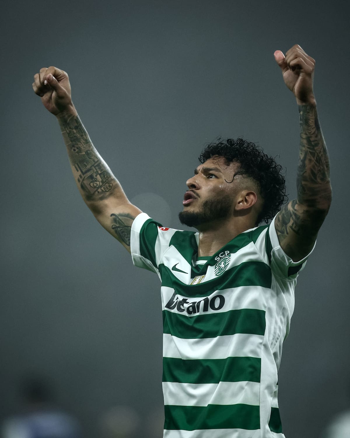 Tabla de goleadores en llamas: Luis Javier Suárez silenció al Dragão y se trepó a la cima de Portugal. Foto: @SportingCP