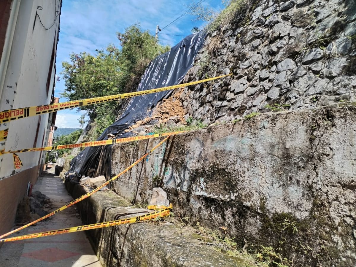 Talud de Rojas Pinilla dio un nuevo aviso y comunidad hace llamado de urgencia. Foto: Suministrada
