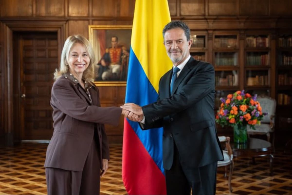 El canciller Omar Bula Escobar encabezó el acto de posesión de la nueva embajadora en el Palacio de San Carlos. Foto tomada de: X.