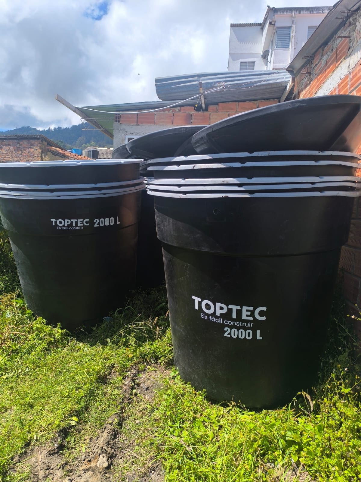 La alcaldía de Vélez está distribuyendo tanques de almacenamiento que serán ubicados en diferentes zonas del área rural y urbana.