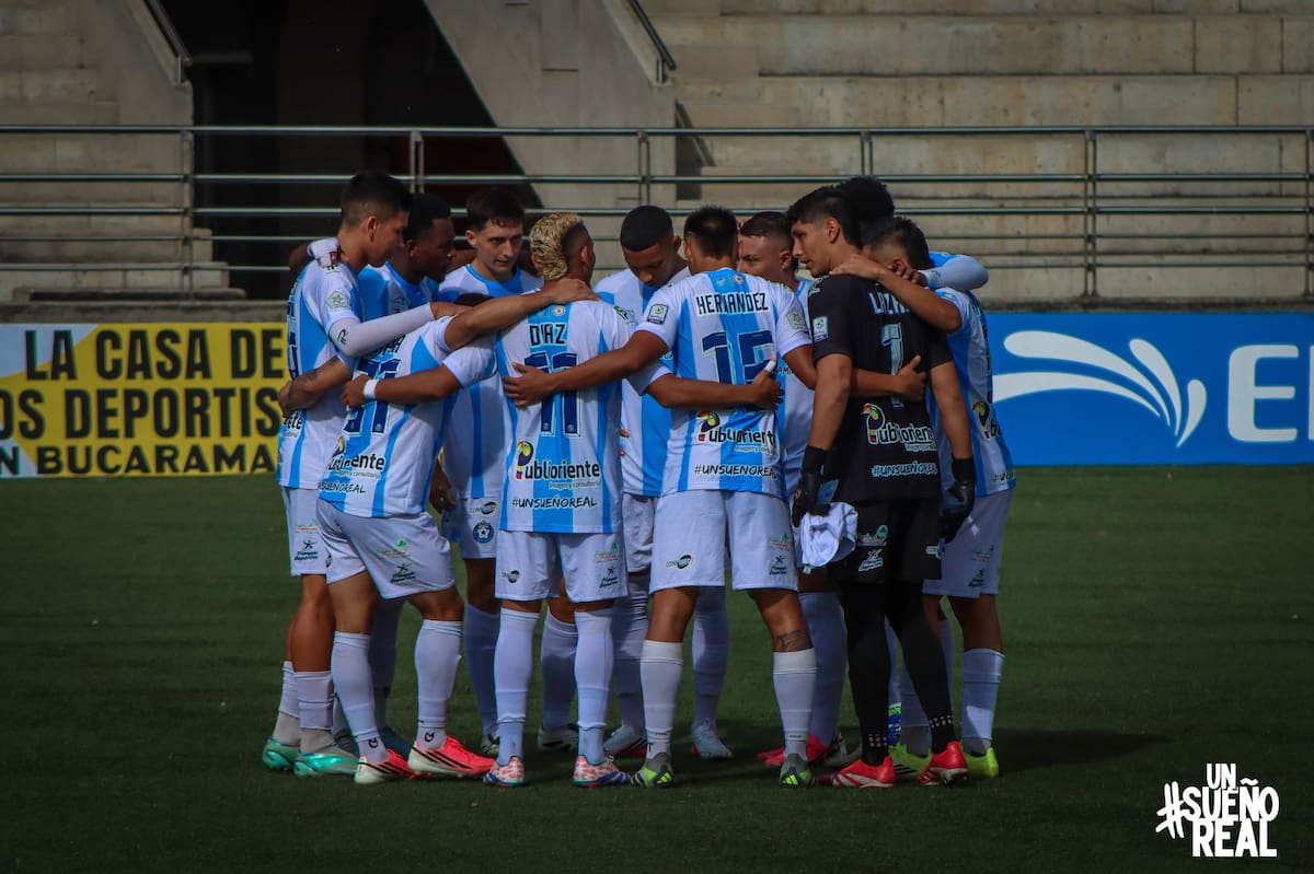 ¡Tarde soñada en Piedecuesta! Michell Díaz se vistió de héroe y Real Santander volvió a ganar. Foto: Real Santander