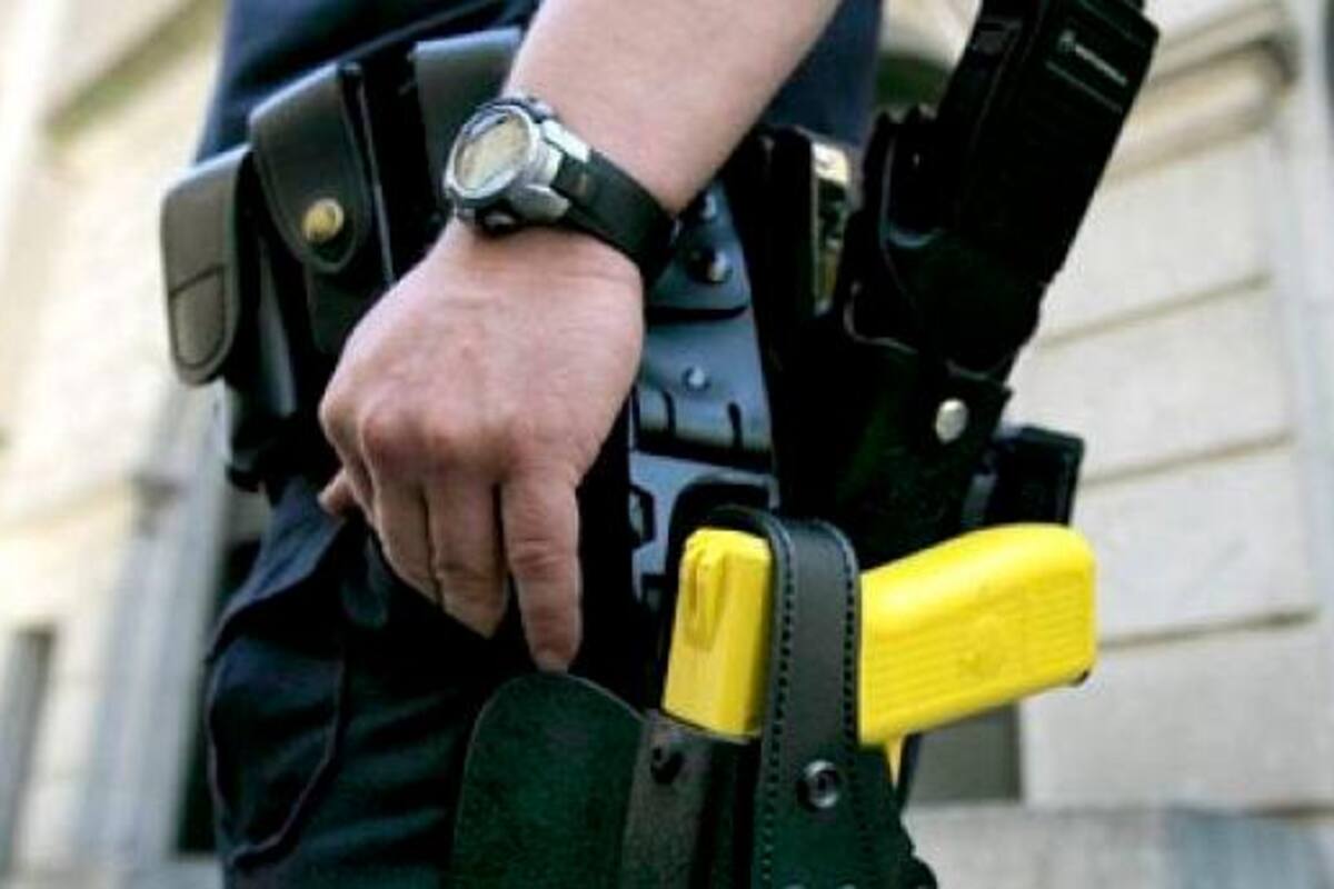 En 2011, un estudio señaló que al menos 200 estadounidenses habían muerto después de haber sido electrocutados y que seis de ellos fallecieron al golpearse la cabeza tras recibir descargas de este tipo de armas eléctricas. (Foto: Internet / VANGUARDIA)