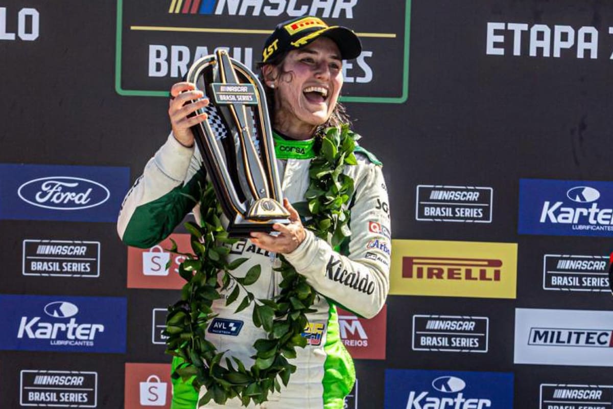 Tatiana Calderón hace historia en Brasil: la colombiana ganó en NASCAR y se convirtió en la primera mujer en lograrlo. Foto: @sg28nascarteam
