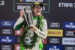 Tatiana Calderón hace historia en Brasil: la colombiana ganó en NASCAR y se convirtió en la primera mujer en lograrlo