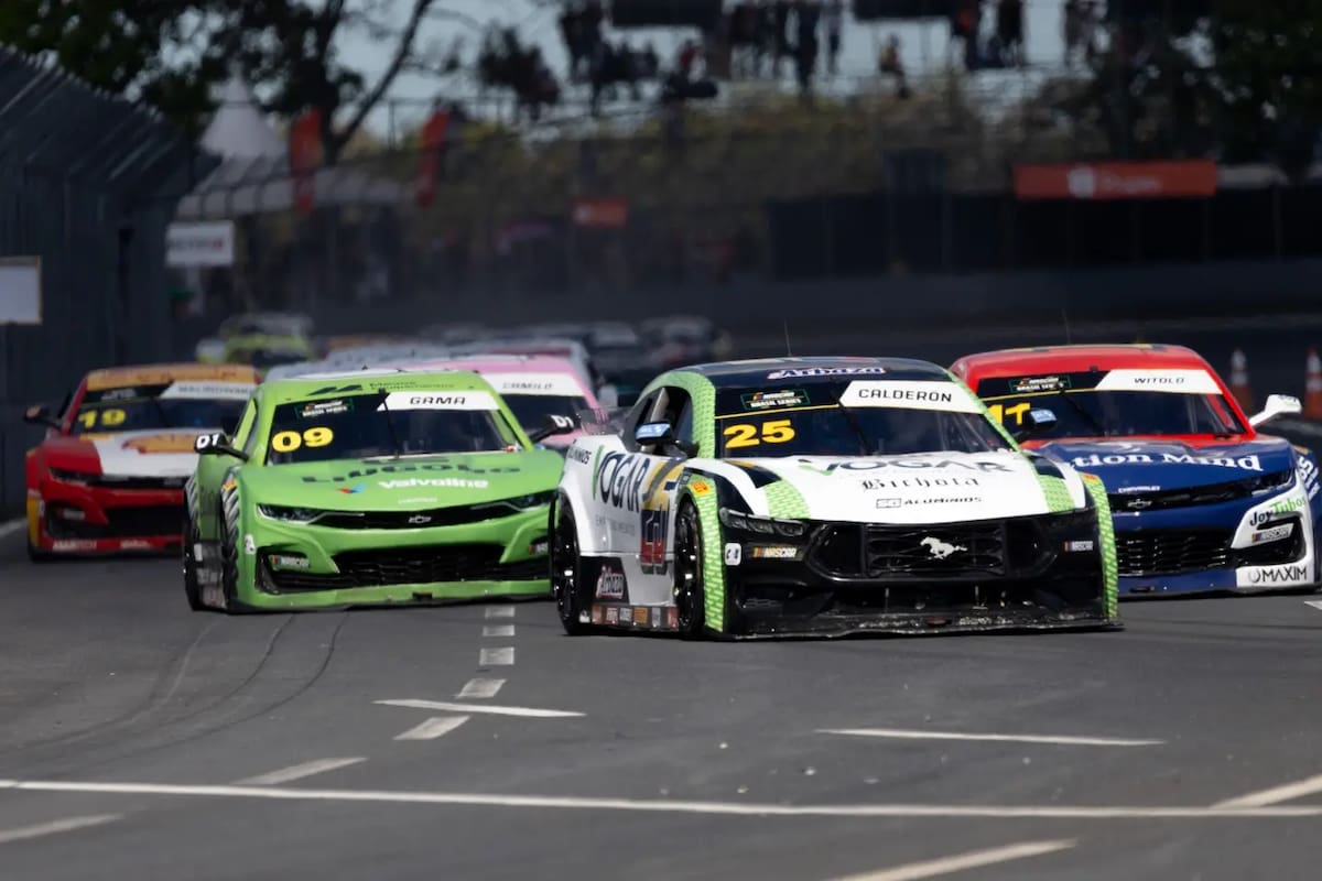 Tatiana Calderón hace historia en Brasil: la colombiana ganó en NASCAR y se convirtió en la primera mujer en lograrlo. Foto: @sg28nascarteam