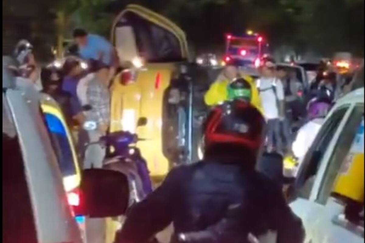 Taxi terminó volcado en el anillo vial Girón: así ocurrió el accidente
