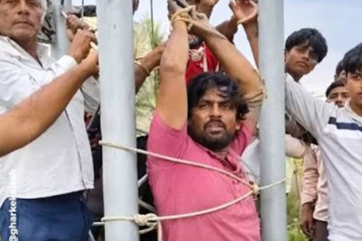 Una protesta por las fallas en la red 5G terminó en un insólito episodio en India: algunos habitantes de una aldea retuvieron y ataron a un técnico a una torre de telecomunicaciones. La Policía intervino y arrestó a seis personas.